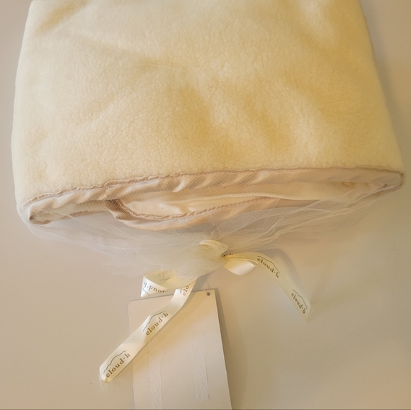 Sherpa blanket gift set Cloud b cream color with lamb stuffed toy - Picture 10 of 10